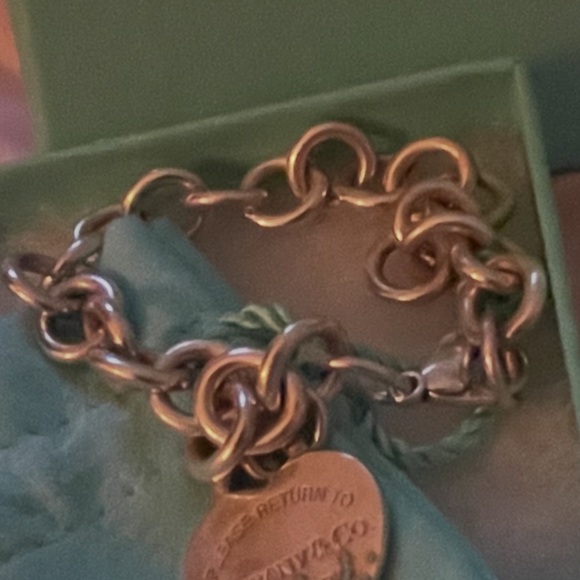 Tiffany & Co. Silver Bracelet with Heart Charm - Picture 5 of 8